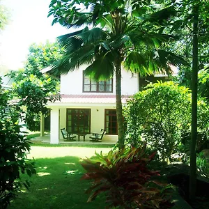 La Rocaille Дом отдыха Baie Lazare (Mahe)